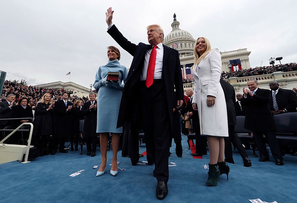 O Trump αναθέτει στους Stallone, Gibson και Voight να "επαναφέρουν" το Χόλιγουντ στις δόξες του - εικόνα 1