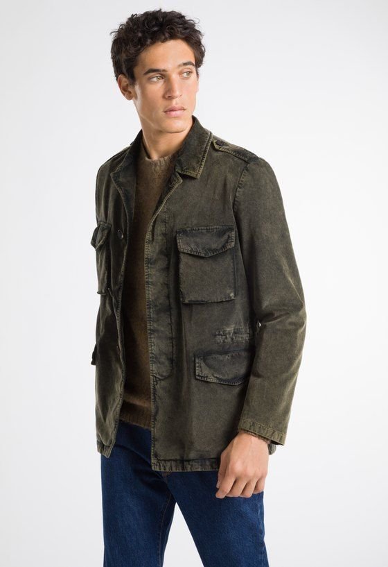 MODEL WITH JACKET