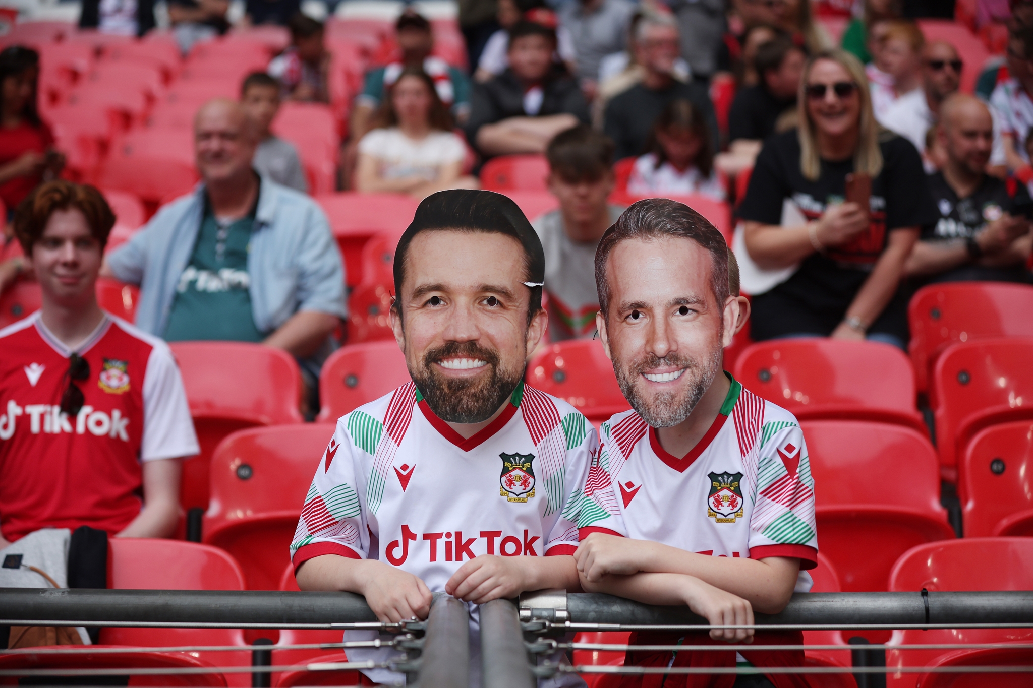Μετά την ουαλική Ρέξαμ, ο Ryan Reynolds επενδύει σε μία ακόμη ποδοσφαιρική ομάδα - εικόνα 2