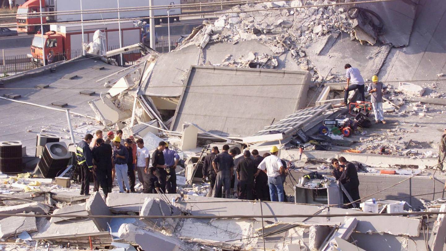 23 χρόνια από τη μέρα που η Αθήνα ισοπεδώθηκε από τον σεισμό της Πάρνηθας