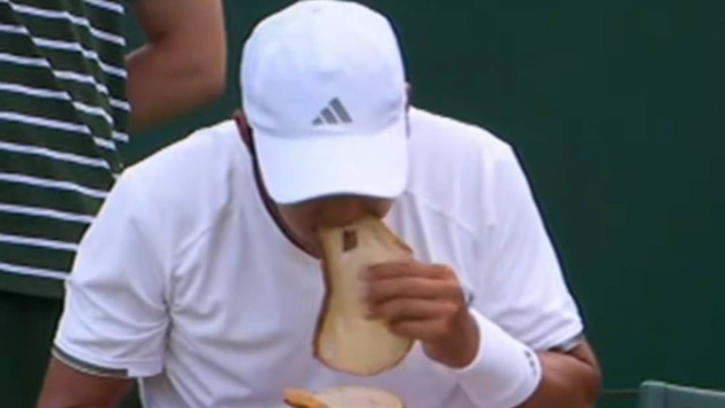 Wimbledon: Ο τενίστας που ξεπέρασε τις στομαχικές ενοχλήσεις με μπέργκερ στο νοσοκομείο