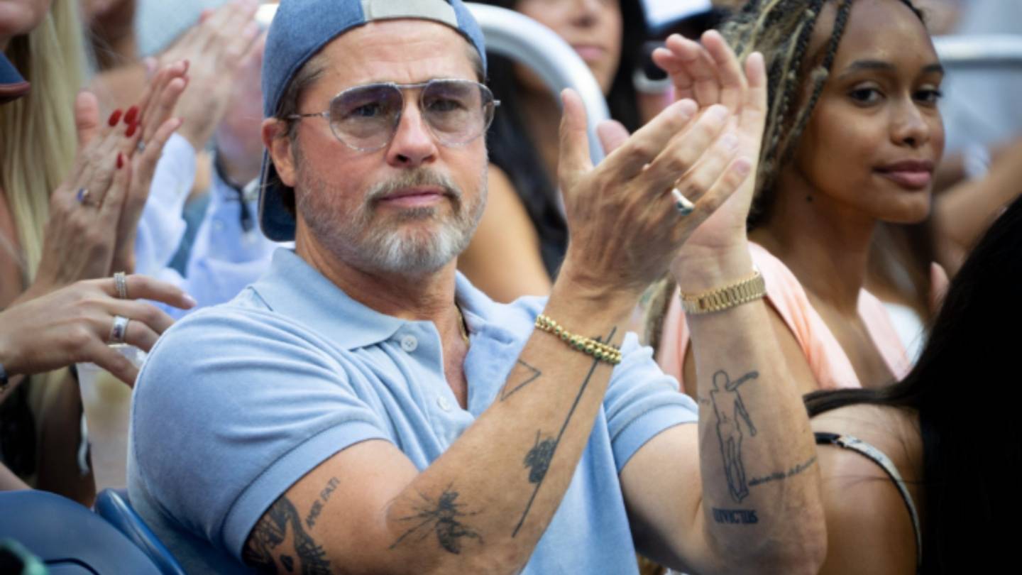Ο πραγματικός πρωταγωνιστής στο look του Brad Pitt ήταν στον καρπό του