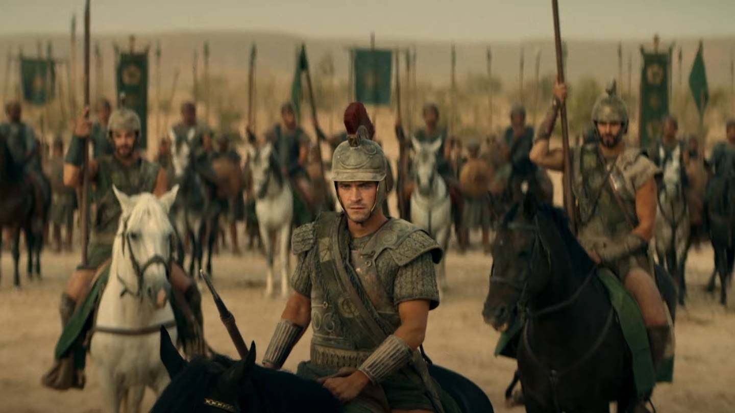 Στο Alexander: The Making of a God του Netflix, ο Μέγας Αλέξανδρος φιλά τον Ηφαιστίωνα