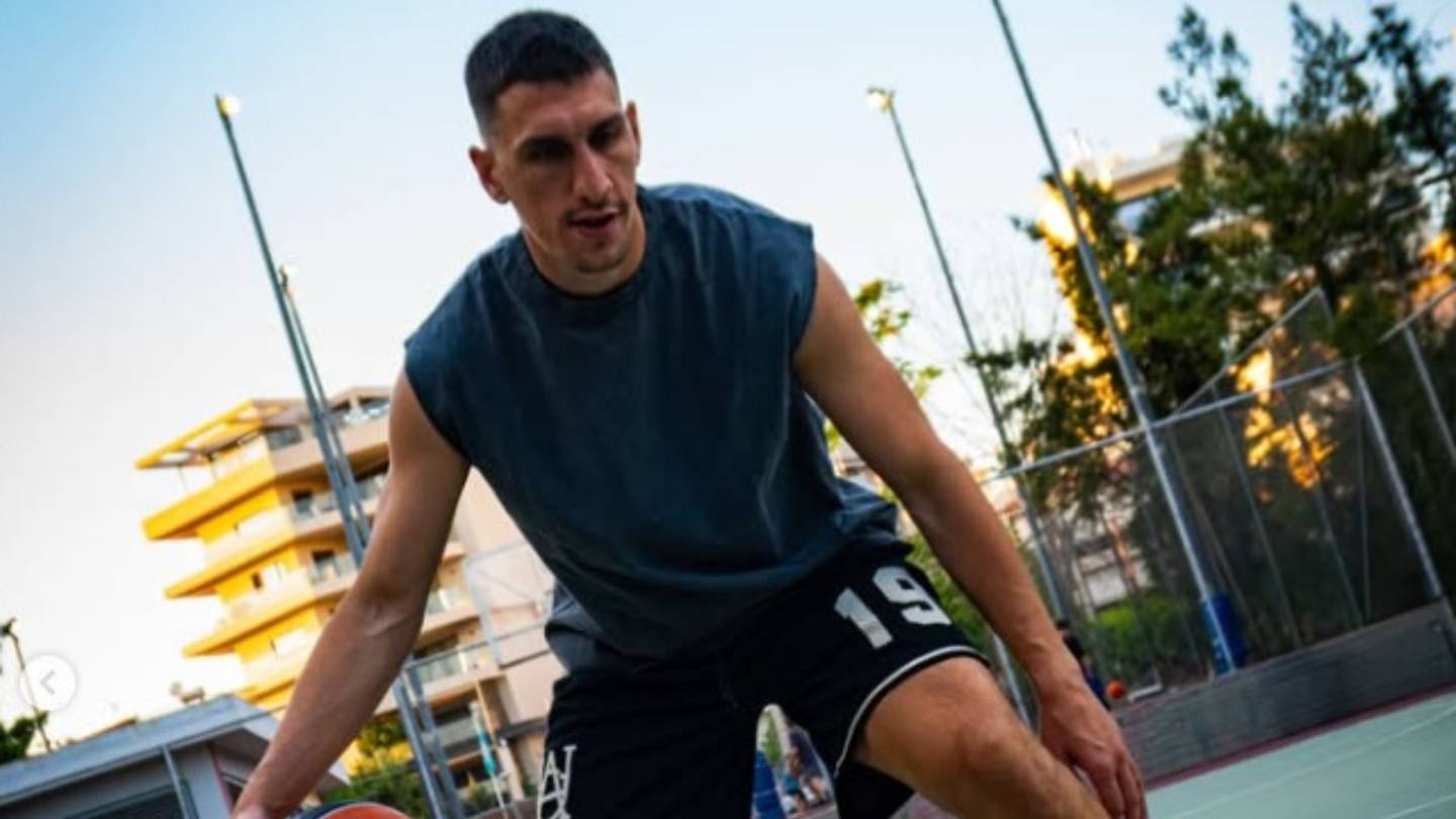 Ο Λαρεντζάκης επιστρέφει εκεί όπου έκανε και τον Μπουφόν να τον χειροκροτήσει