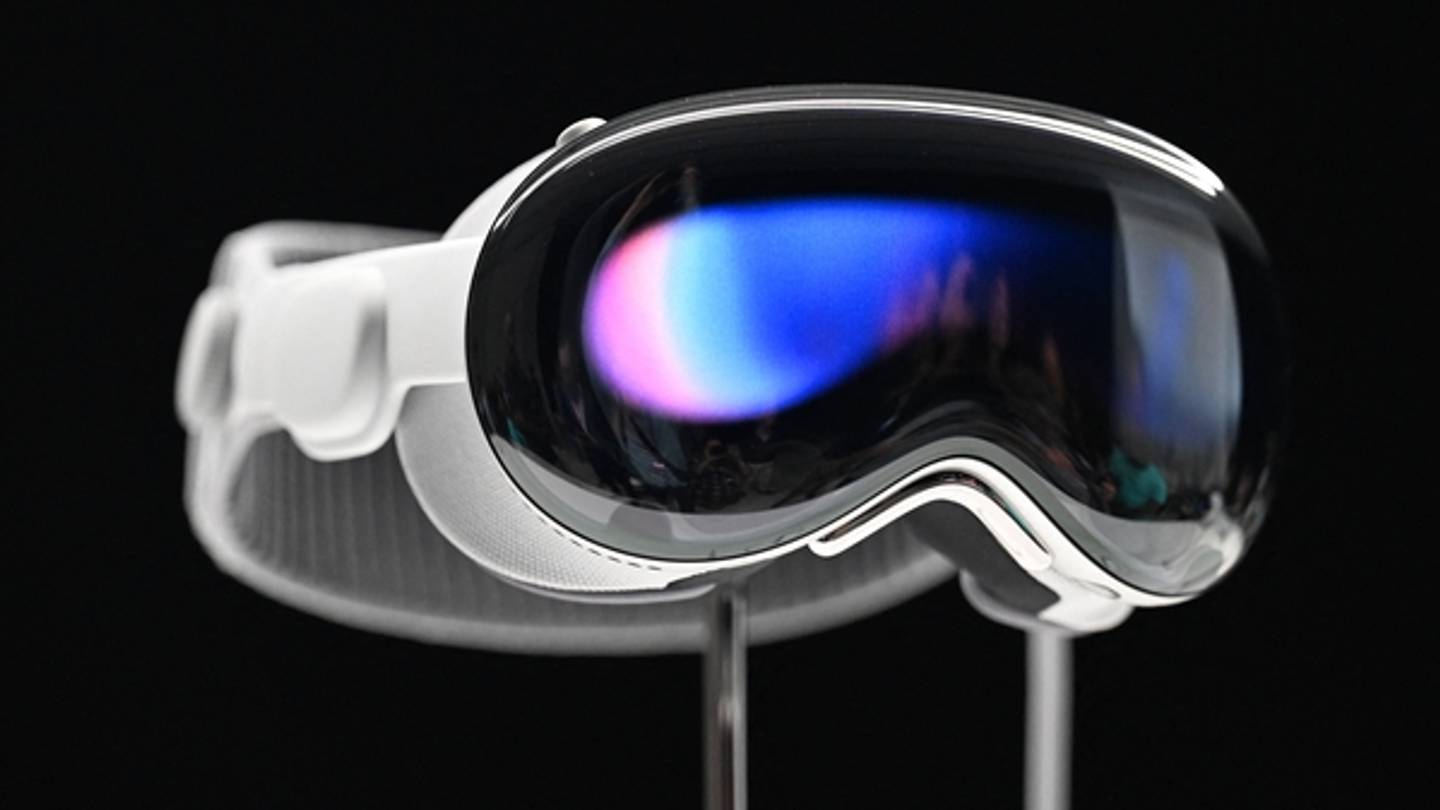 Το Apple Vision Pro κυκλοφόρησε, οι γκάφες ξεκίνησαν