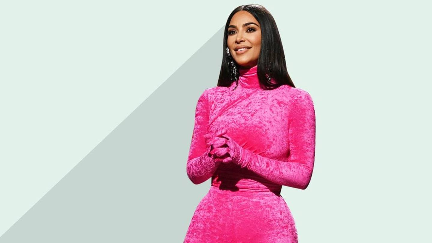 Η Kim Kardashian τρολάρει τις Kardashians