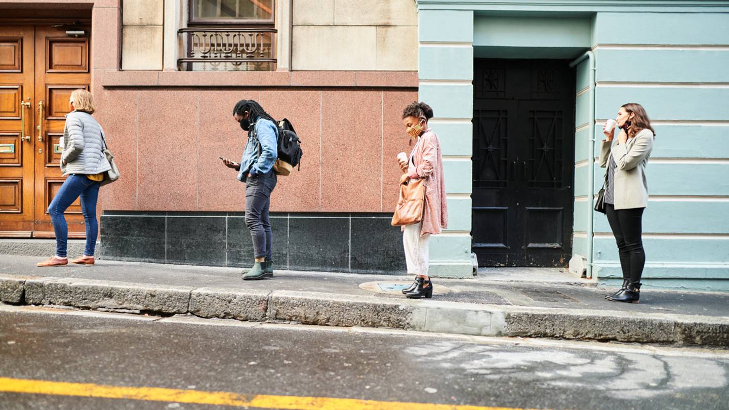 Γιατί δεν χαλαρώνουν τα μέτρα κατά του κορονοϊού στην Ελλάδα