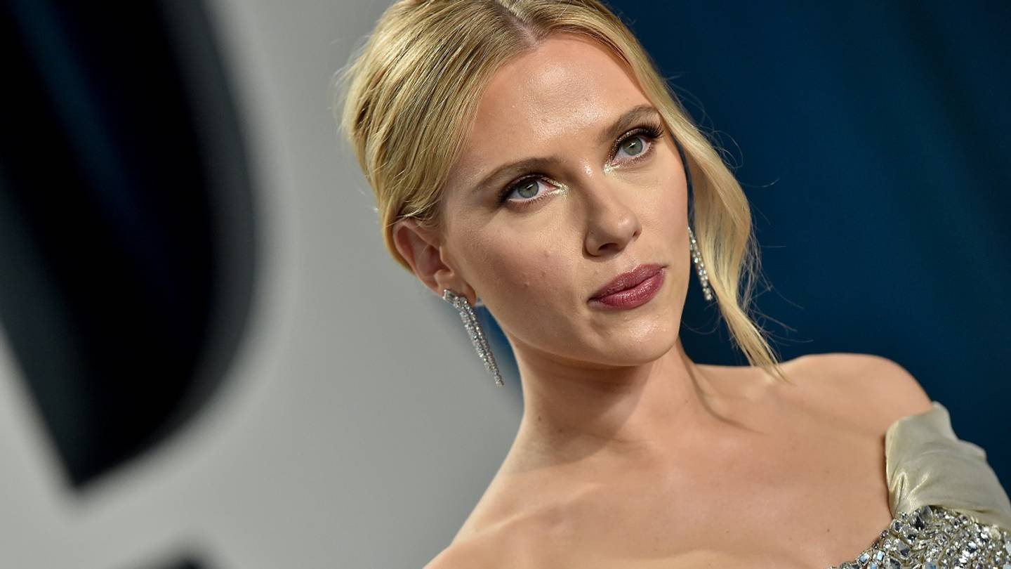 Φήμες λένε ότι θα δούμε τη Scarlett Johansson στο Jurassic World 4