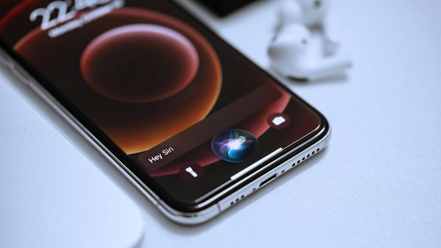 Το Google Gemini θα είναι πλέον η βάση της νέας Siri, της ΑΙ βοηθού της Apple