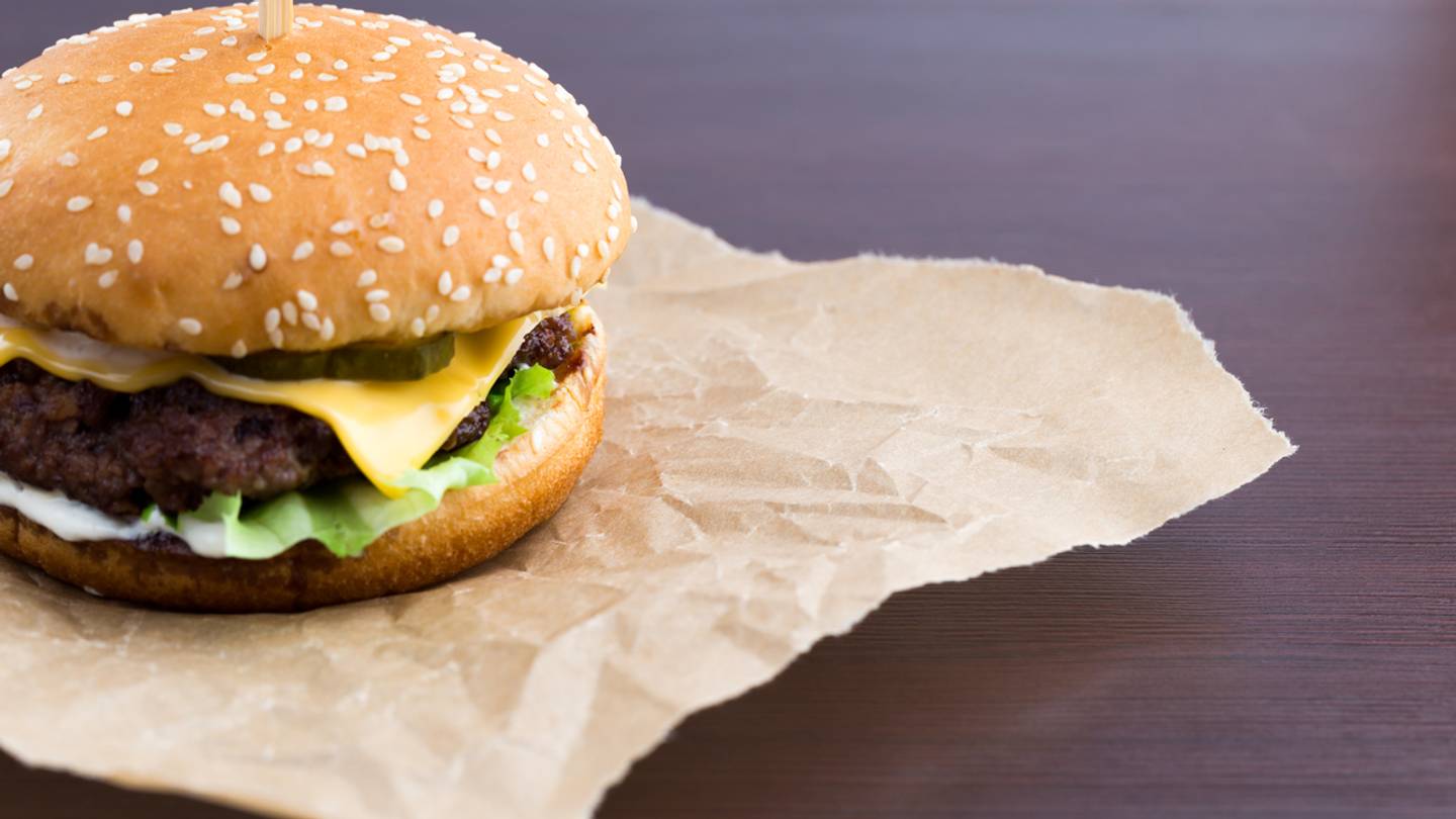 Η συνταγή για το πιο μυθικό αμερικάνικο burger
