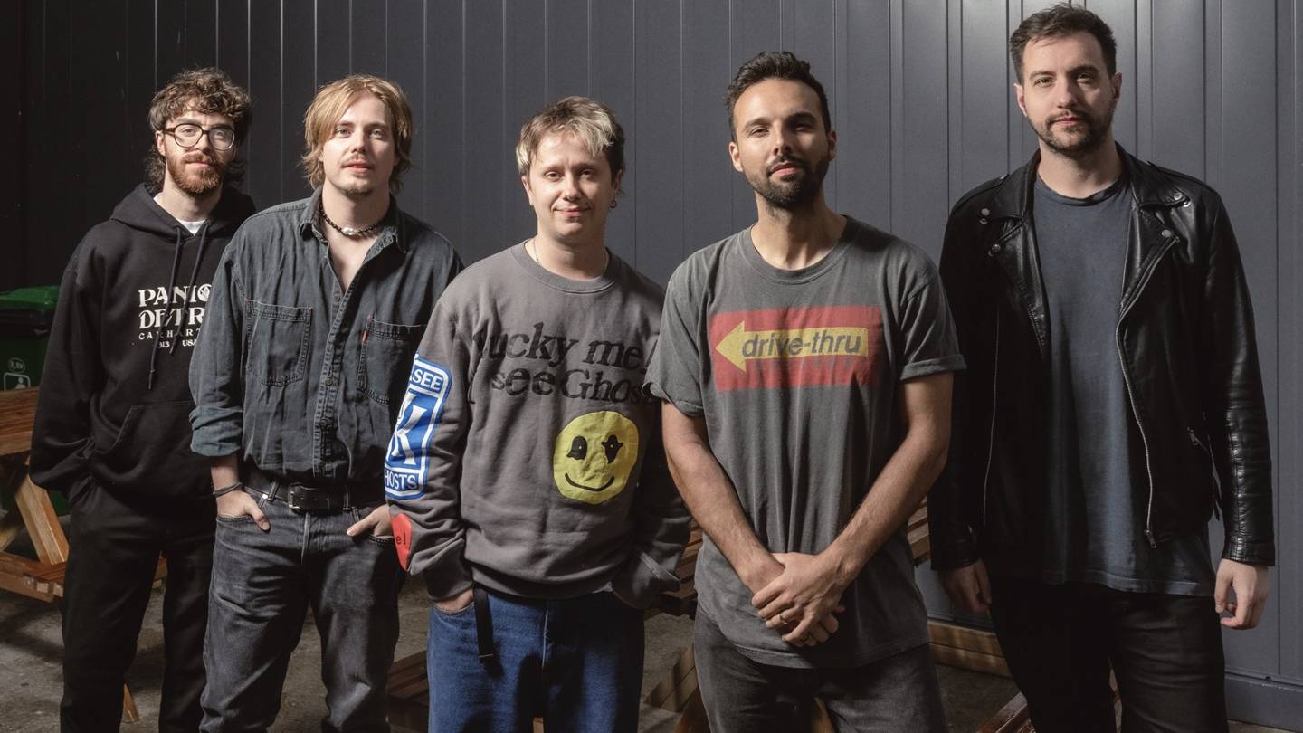 Όλα ή Nothing But Thieves