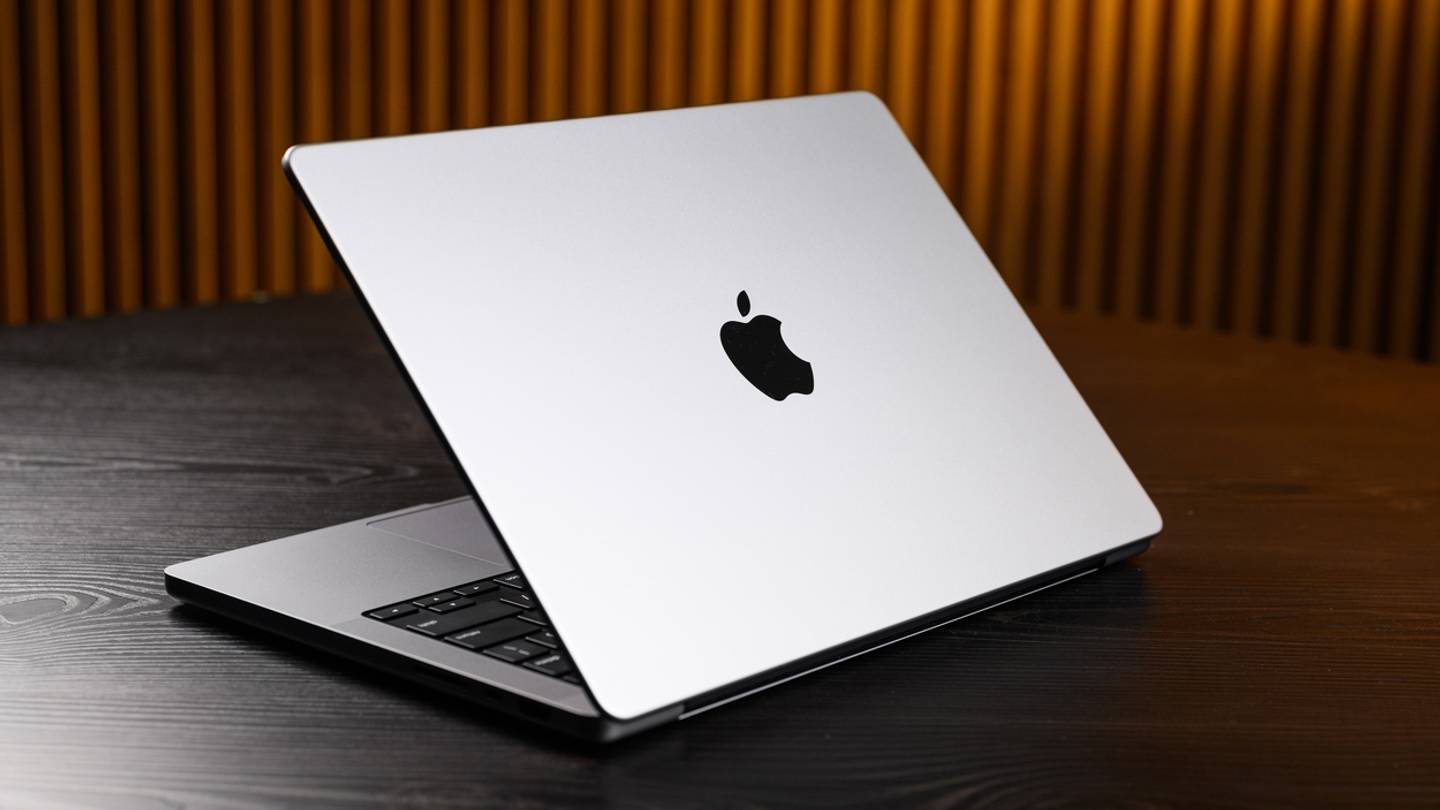Μίνι crash test: Ποιο MacBook να αγοράσεις το 2024
