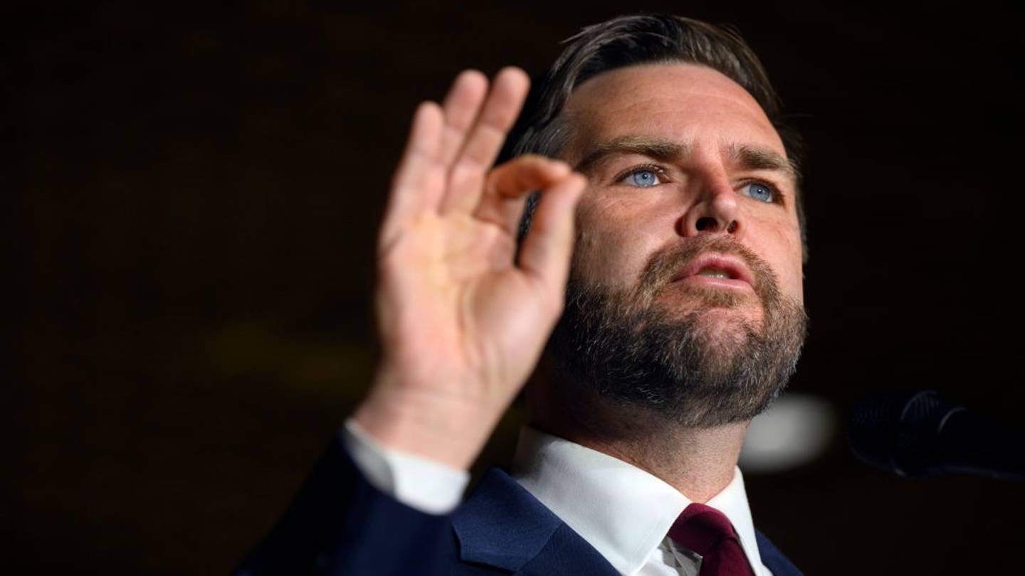 Σε άλλα νέα, ο JD Vance χρησιμοποίησε τις 'Συμμορίες της Νέας Υόρκης' ως πολιτικό επιχείρημα