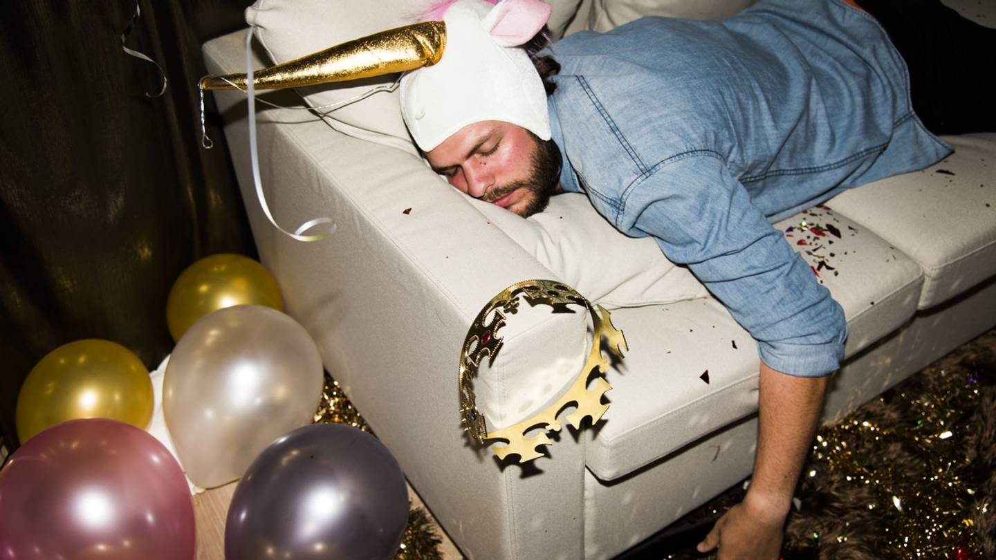 10 τρόποι για να προλάβεις το χάλι του hangover, σύμφωνα με την επιστήμη