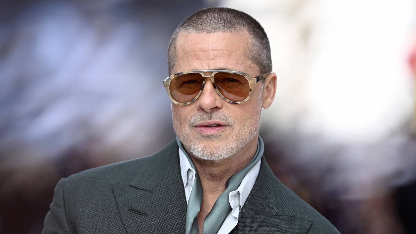 Σε άλλα νέα, ο Brad Pitt έρχεται στην Ελλάδα