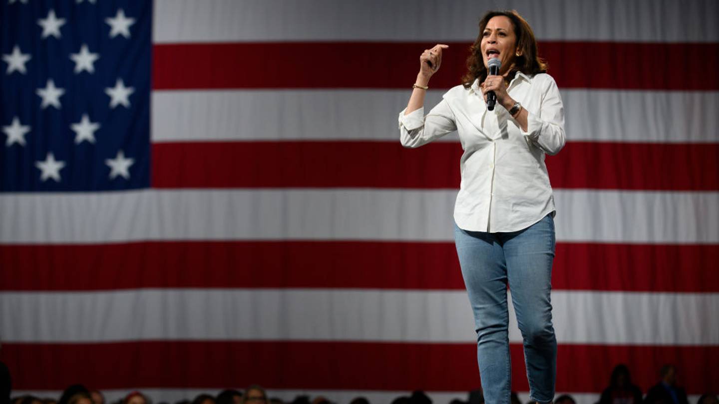 Η Kamala Harris γράφει ιστορία