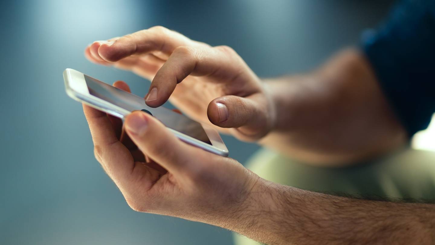 Το FBI προειδοποιεί τους χρήστες Android και iPhone