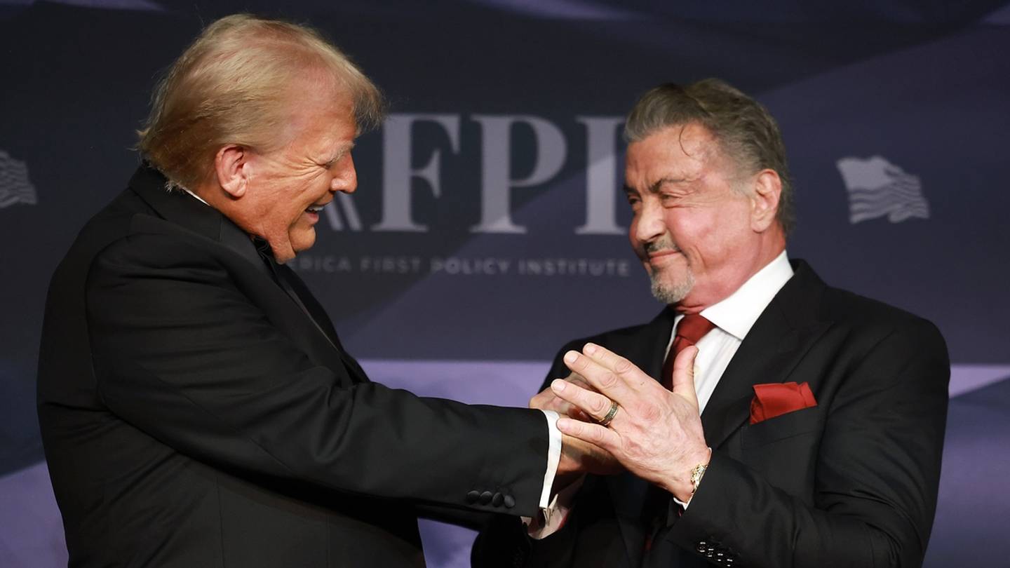 O Trump αναθέτει στους Stallone, Gibson και Voight να 