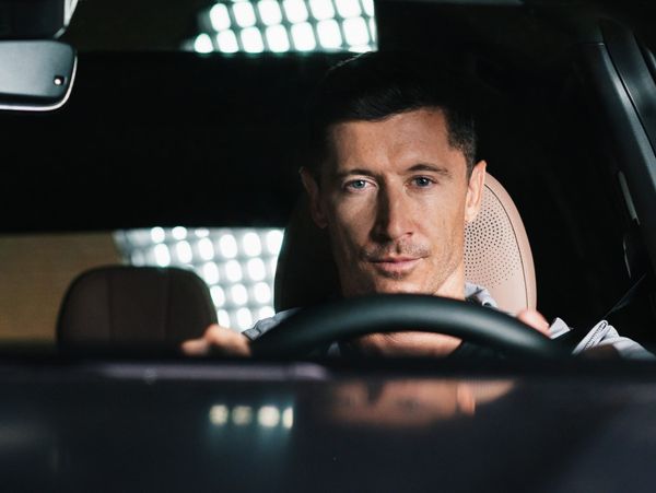 To νέο αυτοκίνητο του Robert Lewandowski είναι plug-in υβριδικό SUV