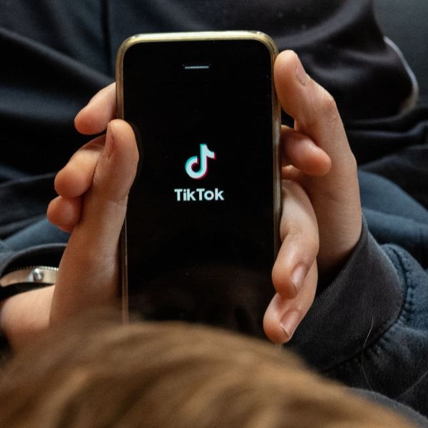 Σε άλλα νέα, το Κογκρέσο 'βομβαρδίζεται' με τηλεφωνήματα για το TikTok