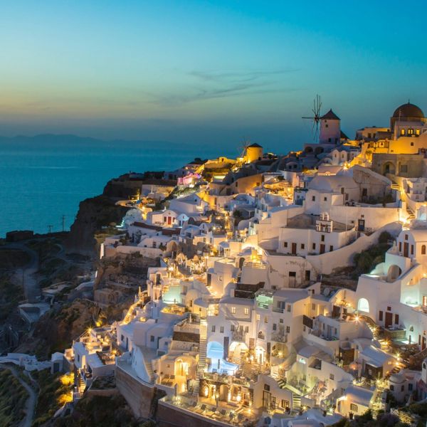 Γιατί η σεζόν σε Μύκονο και Σαντορίνη δεν πήγε καλά ούτε φέτος
