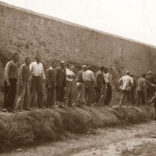Τι συμβαίνει με τις φωτογραφίες των 200 στο Σκοπευτήριο της Καισαριανής
