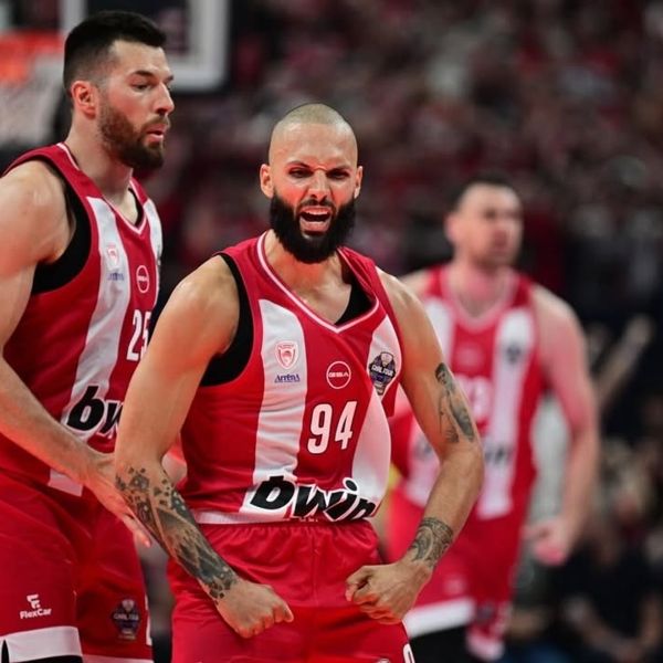 Ο Ολυμπιακός κυριάρχησε απέναντι στη Φενέρμπαχτσε και είναι μια νίκη μακριά από το τρόπαιο