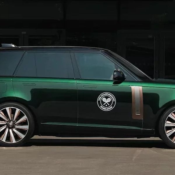 Η Range Rover ξεκινά την ηλεκτρική της εποχή από το γρασίδι του Wimbledon