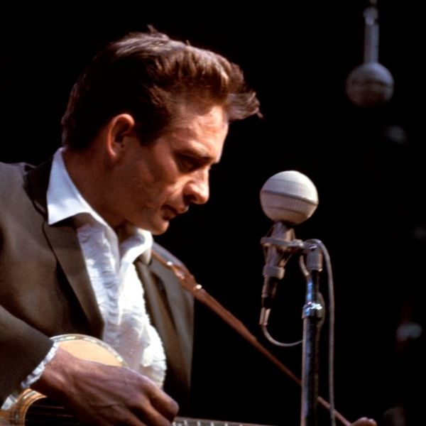 O Johnny Cash χρειάστηκε μόνο την καρδιά του και ένα μαύρο κοστούμι