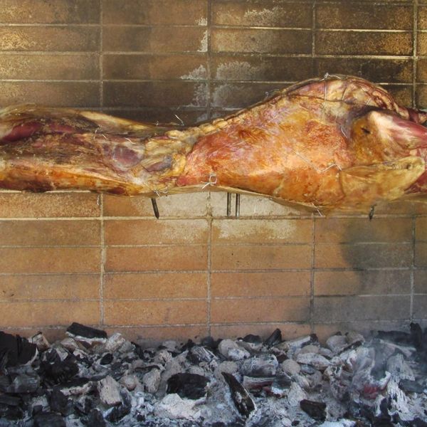 Ο απόλυτος οδηγός σουβλίσματος του αρνιού για αρχάριους