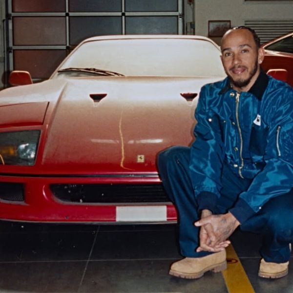Ο Lewis Hamilton απέκτησε επιτέλους το αυτοκίνητο των ονείρων του