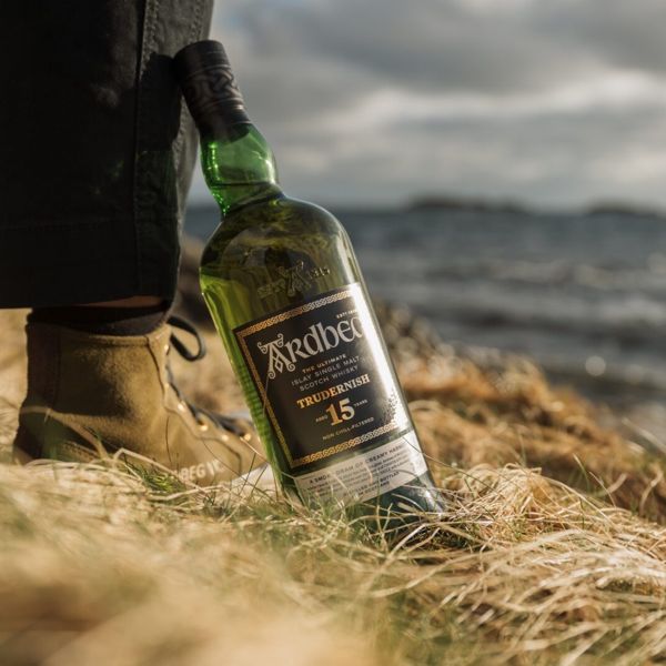 Το νέο Ardbeg είναι 15 ετών και έχει όλα όσα θέλεις από ένα Islay