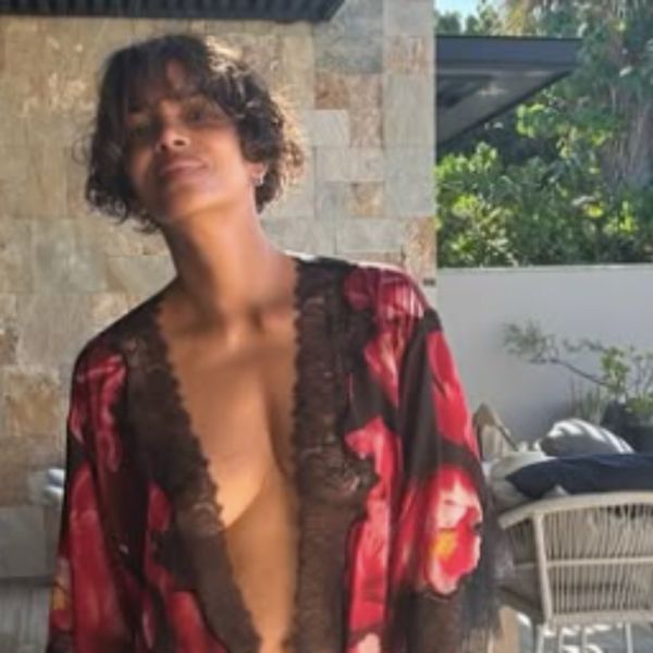 Η Halle Berry πόζαρε με μπικίνι και θύμισε γιατί είναι διαχρονικό sex symbol