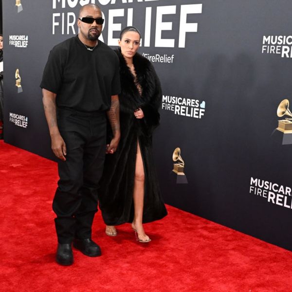 Η Bianca Censori εμφανίστηκε γυμνή στο κόκκινο χαλί των Grammys