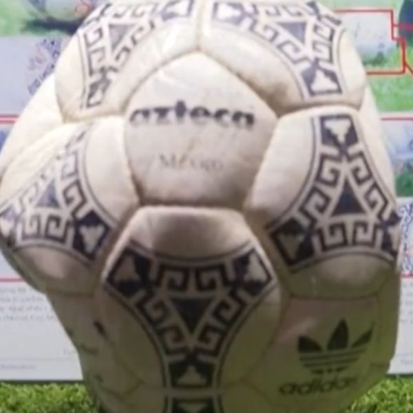Η μπάλα δύο θρυλικών γκολ πουλήθηκε για σχεδόν 3 εκατ. ευρώ