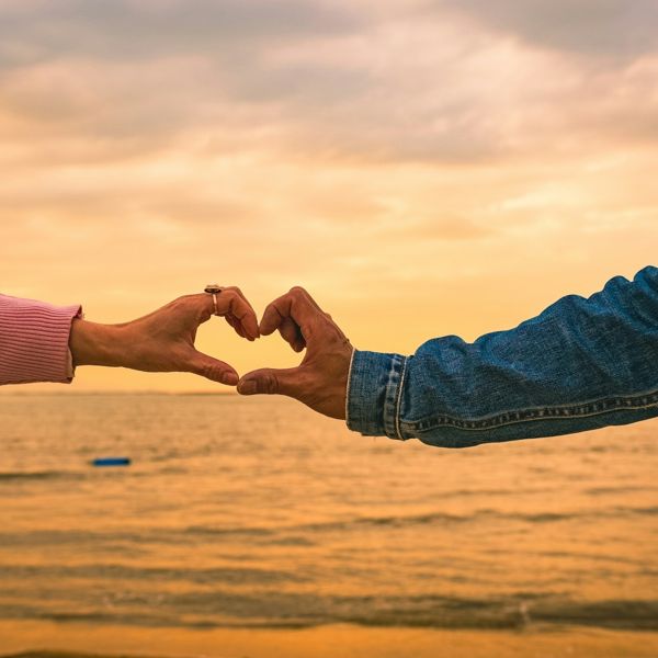 Love bombing: Γιατί το να λες συνεχώς 