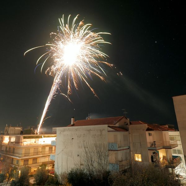 Τι άλλο πρέπει να συμβεί για να σταματήσουν τα βεγγαλικά την Ανάσταση;