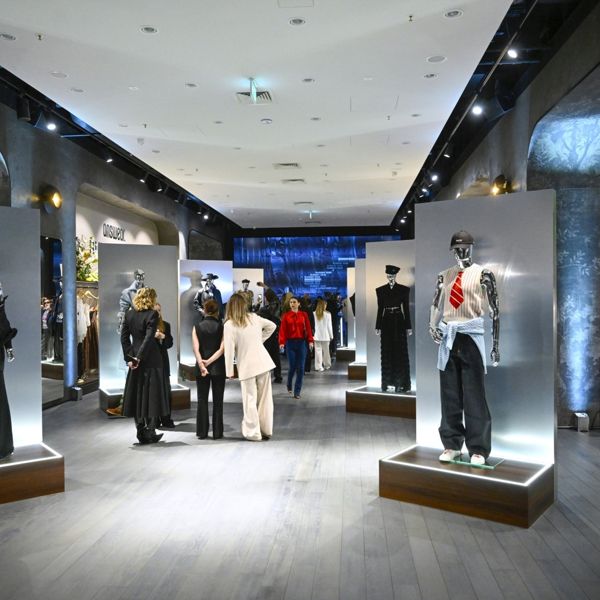 Η Answear περνά σε άλλη εποχή με το πρώτο της fashion show 