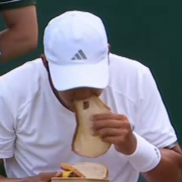 Wimbledon: Ο τενίστας που ξεπέρασε τις στομαχικές ενοχλήσεις με μπέργκερ στο νοσοκομείο