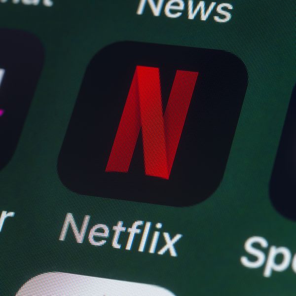 Το Netflix αλλάζει στάση και αποκαλύπτει τι κάνουν οι ταινίες του στο ταμείο