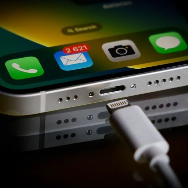 Η Apple έσπευσε να διορθώσει τη φόρτιση στα iPhone 17 και iPhone Air
