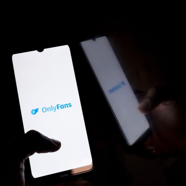 Συζητήσεις για την κλιματική αλλαγή στο OnlyFans; Κι όμως συμβαίνει