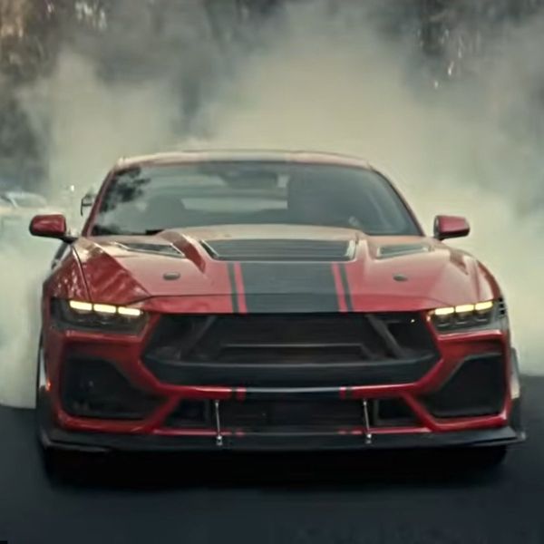 Ο Liam Neeson οδηγεί Mustang Shelby Super Snake στη νέα του ταινία