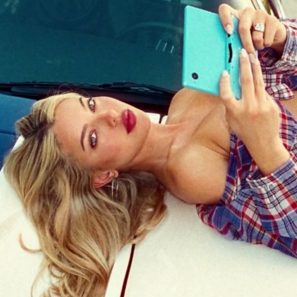 Sophie Saint: Η Μις Ιούλιος του Playboy ξέρει από αυτοκίνητα