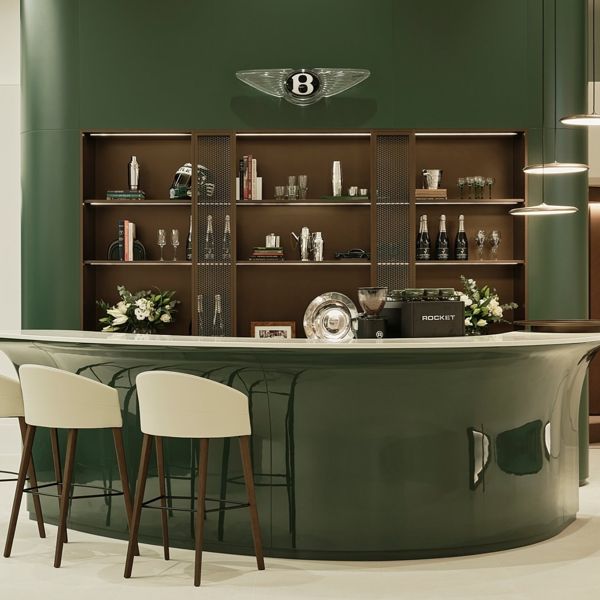 Bentley: Γιατί μετατρέπει τις εκθέσεις της σε lounge bar