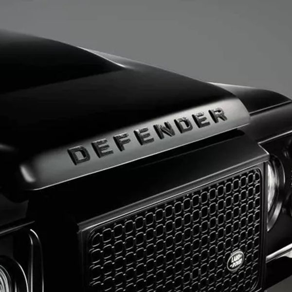 Defender και διάσημοι: Ποιοι έχουν βρεθεί πίσω από το τιμόνι του αναζητώντας περιπέτεια και στυλ