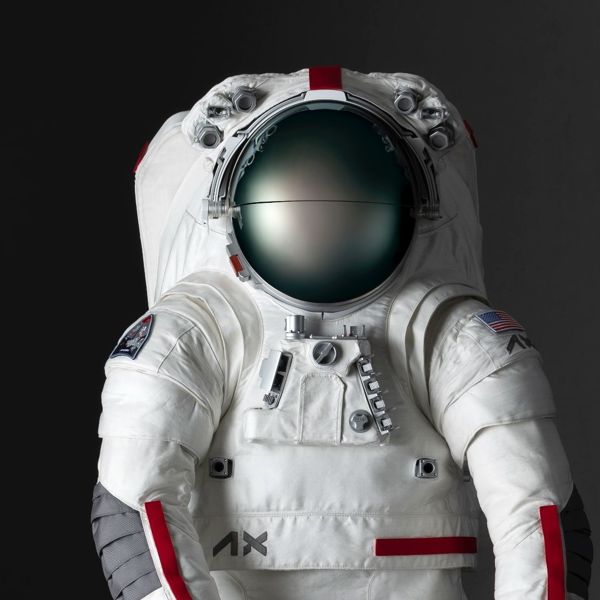 H Prada σχεδίασε διαστημική στολή της NASA για την επιστροφή στη Σελήνη (εικόνες)