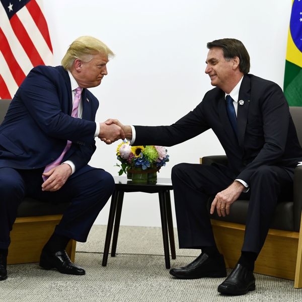 Ο Jair Bolsonaro επιμένει στην υδροξυχλωροκίνη, ο Donald Trump του στέλνει 2 εκ. δόσεις