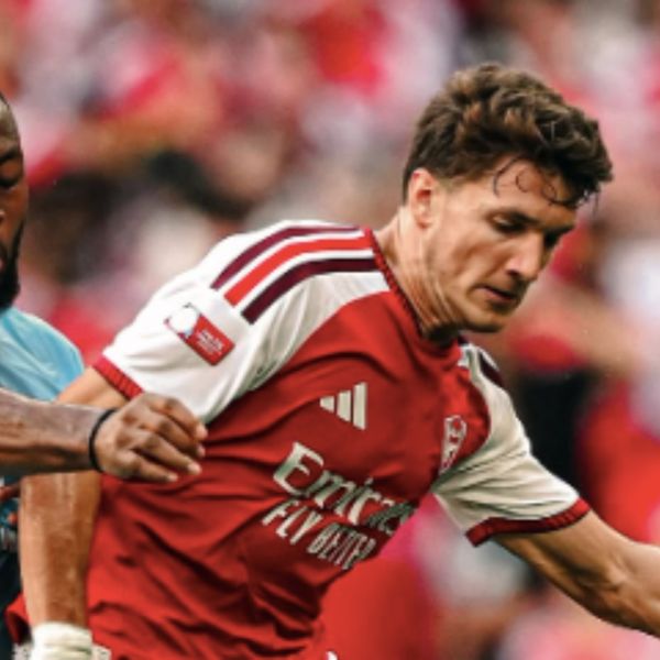Η Premier League έβαλε τον Χρήστο Τζόλη στο επίκεντρο με μια επική φωτογραφία