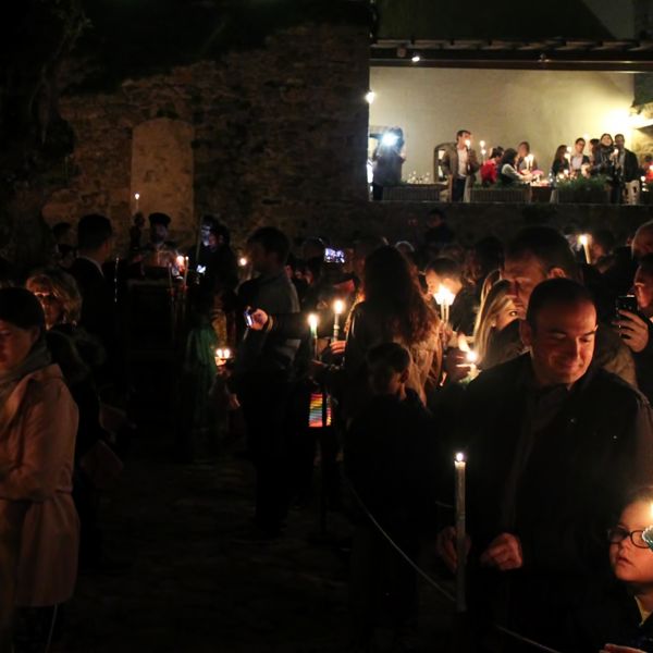 Πόσα ακριβά ρούχα θα αγοράσουμε φέτος για να φωτογραφηθούμε 5 λεπτά στην Ανάσταση;